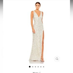 Mac Duggal - EMBELLISHED V NECK SLEEVELESS GOWN